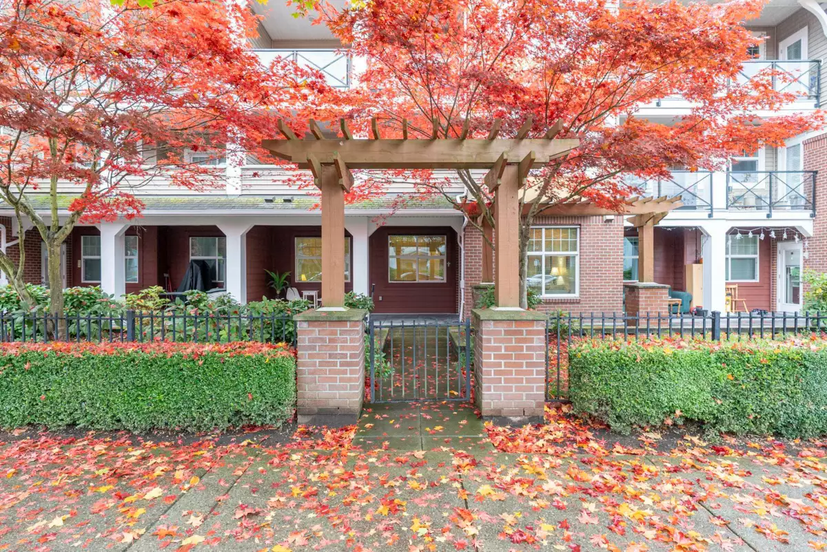 Family Room Photo of 112 17712 57a Avenue, Surrey, BC