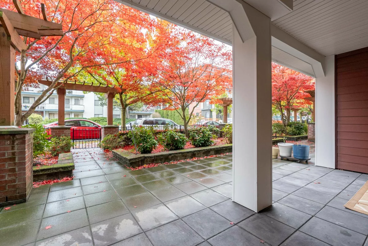 Kitchen Photo of 112 17712 57a Avenue, Surrey, BC