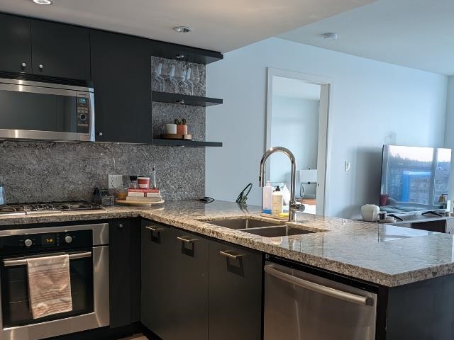 Kitchen Photo of 1201 1455 George Street, White Rock, BC