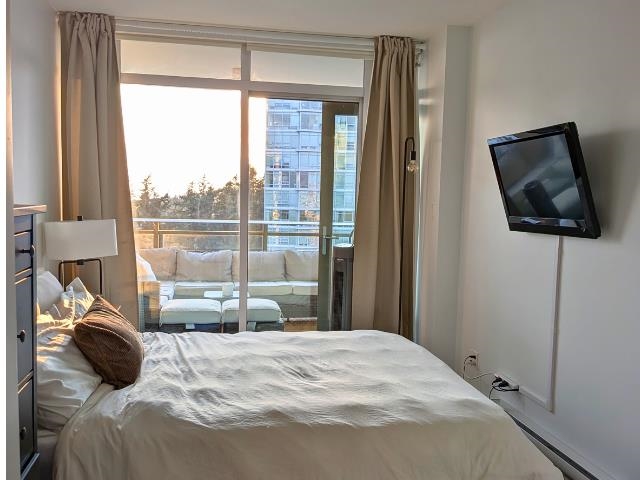 Pantry Photo of 1201 1455 George Street, White Rock, BC