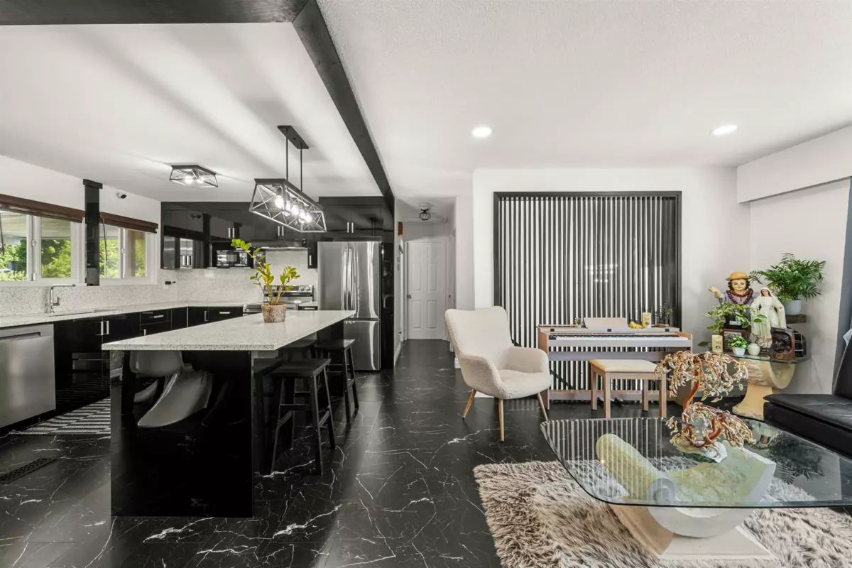 Breakfast Nook Photo of 1121 Prairie Avenue, Port Coquitlam, BC