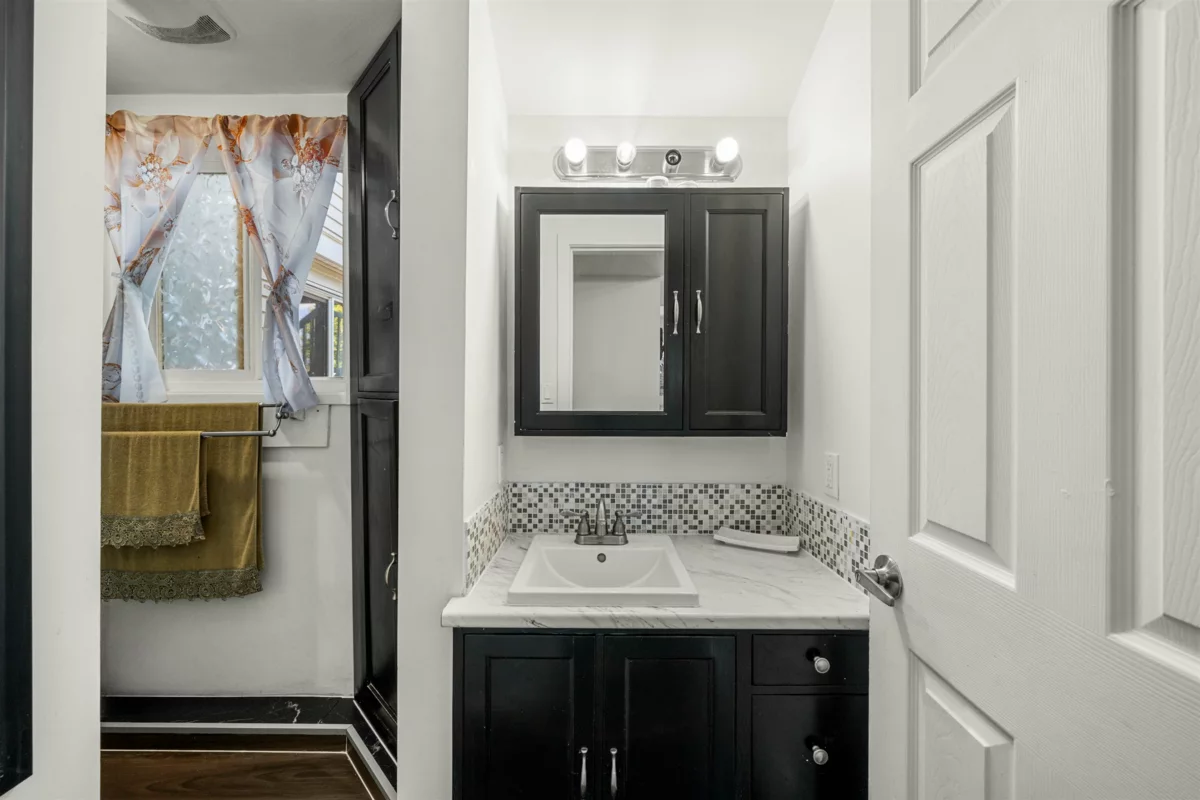 Front Yard Photo of 1121 Prairie Avenue, Port Coquitlam, BC