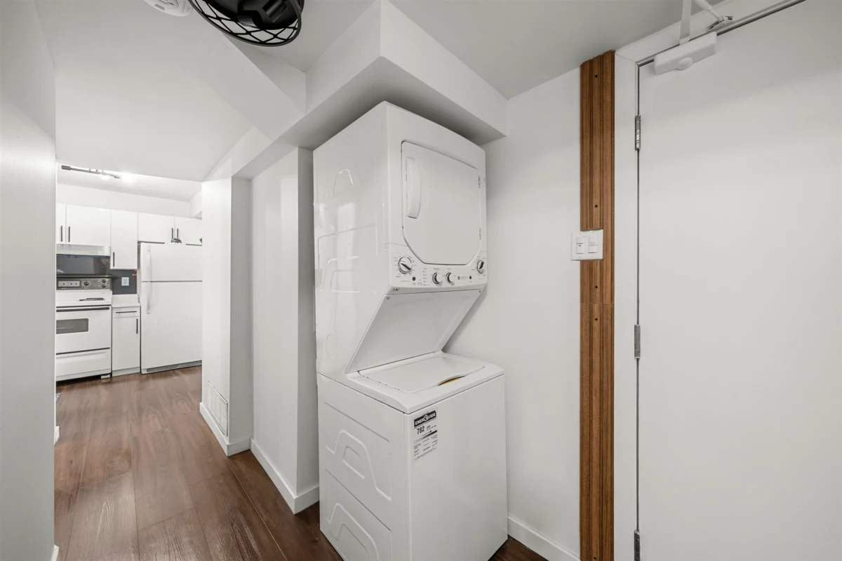 Hallway Photo of 1121 Prairie Avenue, Port Coquitlam, BC