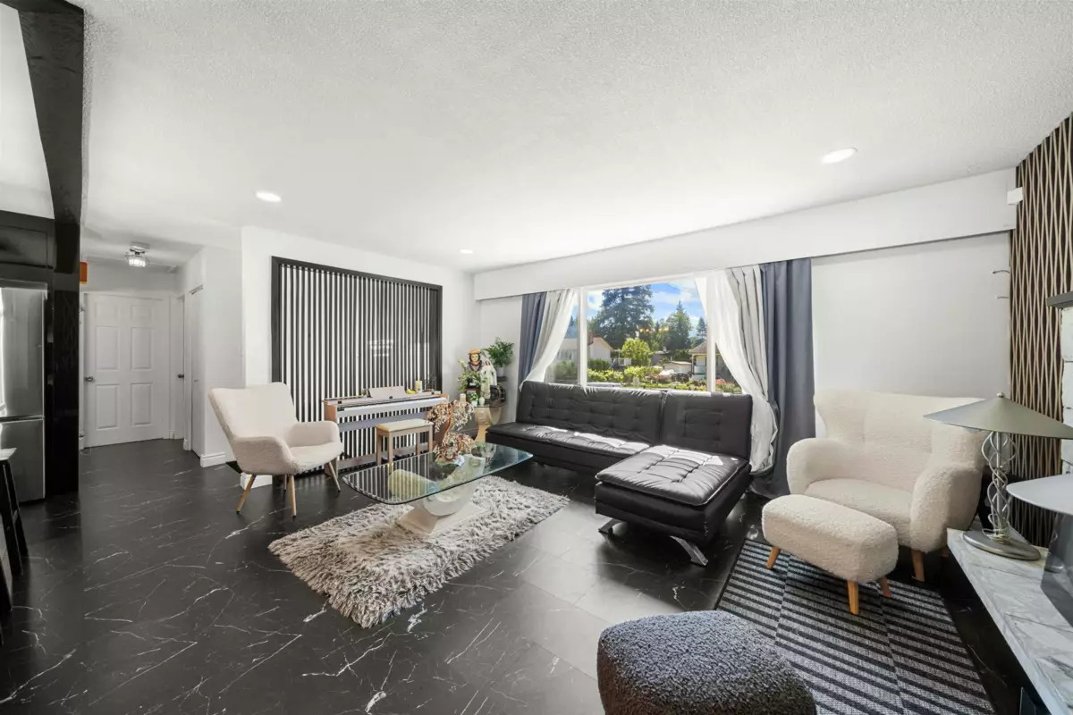 Kitchen Island Photo of 1121 Prairie Avenue, Port Coquitlam, BC