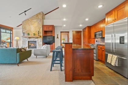 402 2202 Gondola Way, Whistler, BC, Whistler — Apartment/Condo for sale