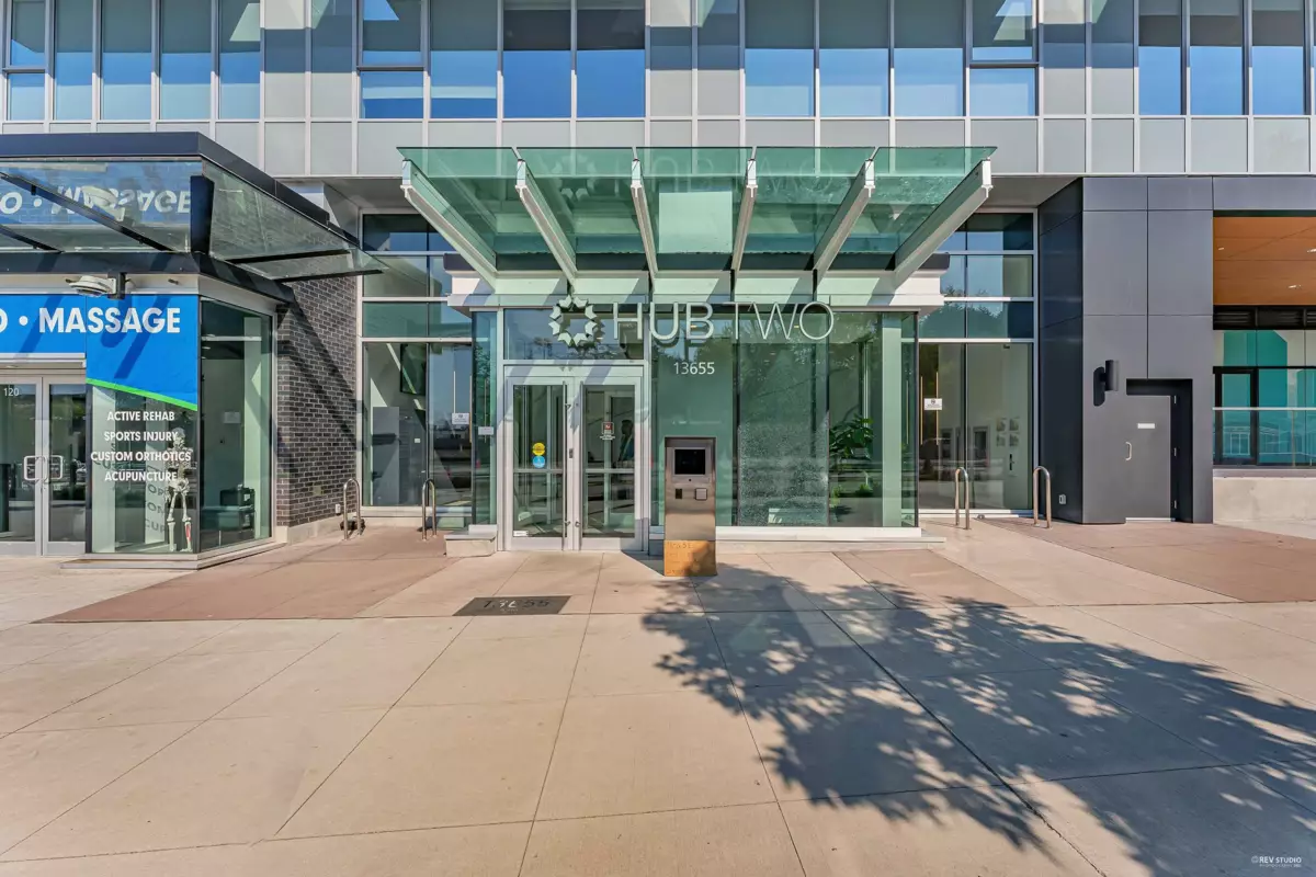 Living Room Photo of 1508 13655 Fraser Highway, Surrey, BC