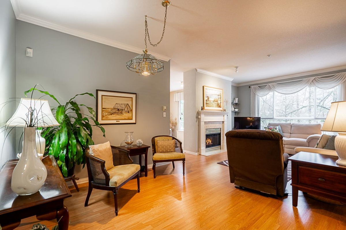 Kitchen Island Photo of 202 3098 Guildford Way, Coquitlam, BC