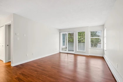 213 1850 E Southmere Crescent, Surrey, BC, Surrey — Apartment/Condo for sale