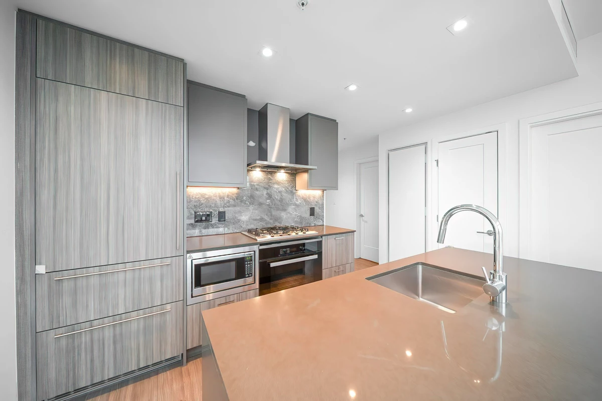 Walk-In Closet Photo of 1701 2288 Alpha Avenue, Burnaby, BC