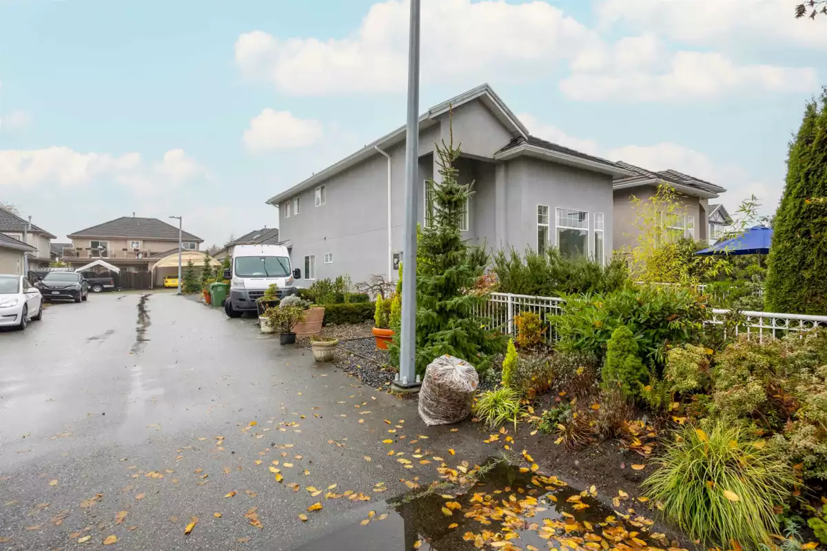 Kitchen Island Photo of 4573 No. 5 Road, Richmond, BC
