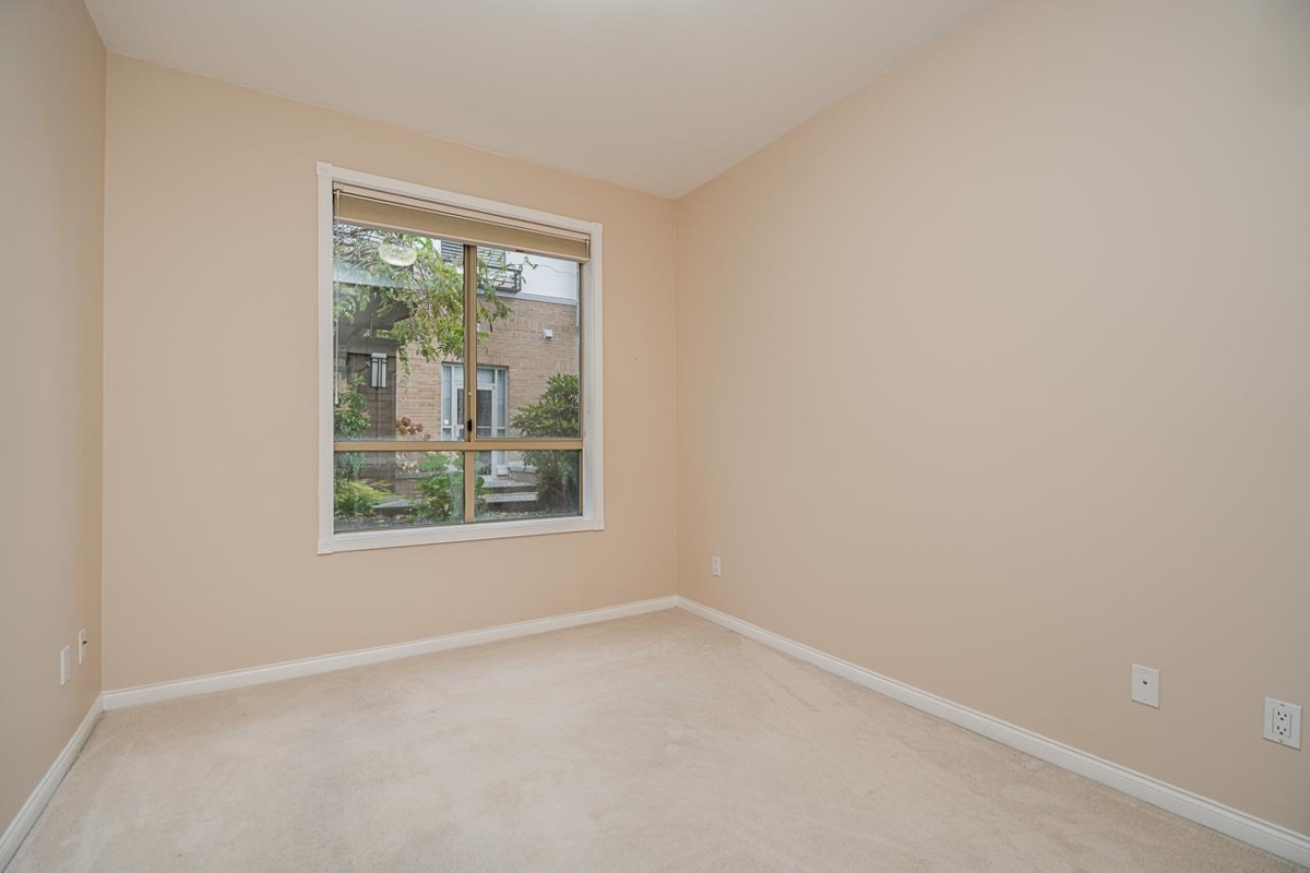 Backyard Photo of 102 15169 Buena Vista Avenue, White Rock, BC