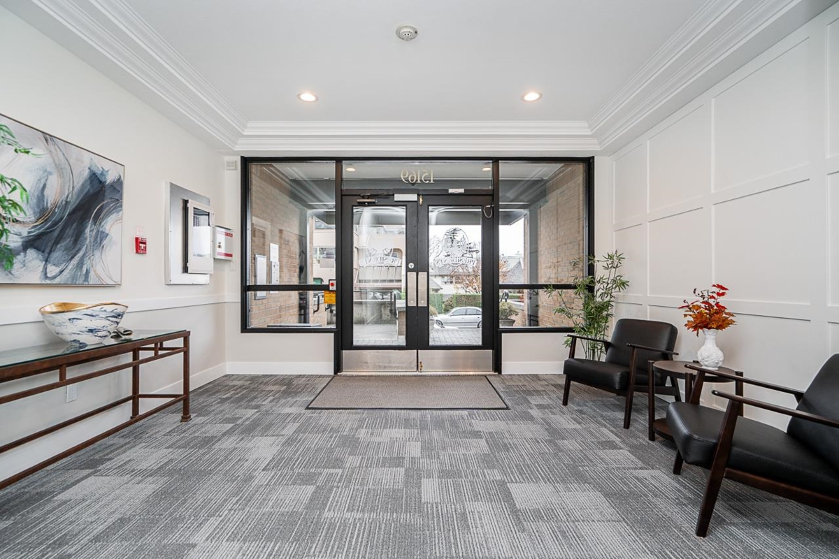 Dining Area Photo of 102 15169 Buena Vista Avenue, White Rock, BC