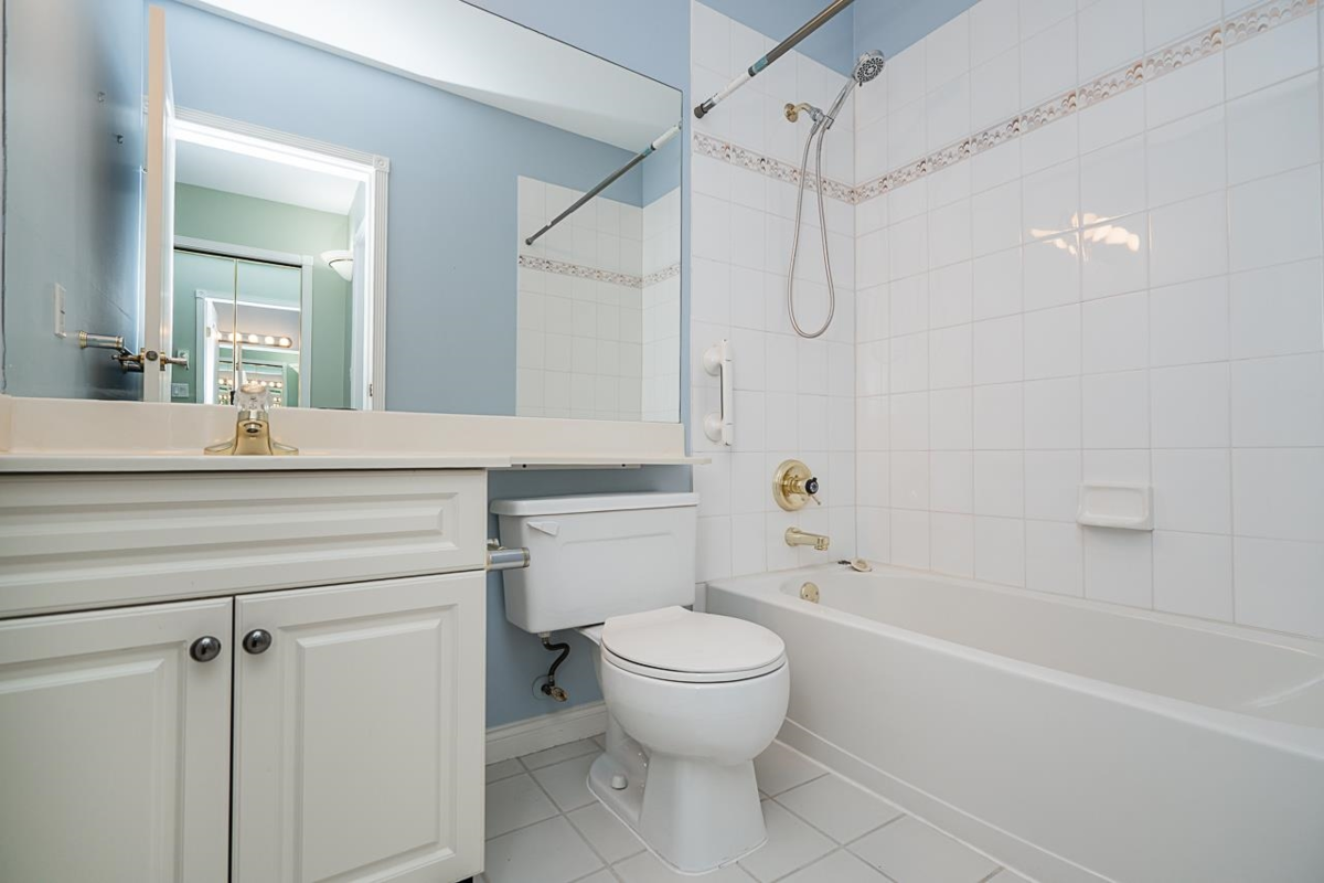 Garden / Landscaping Photo of 102 15169 Buena Vista Avenue, White Rock, BC