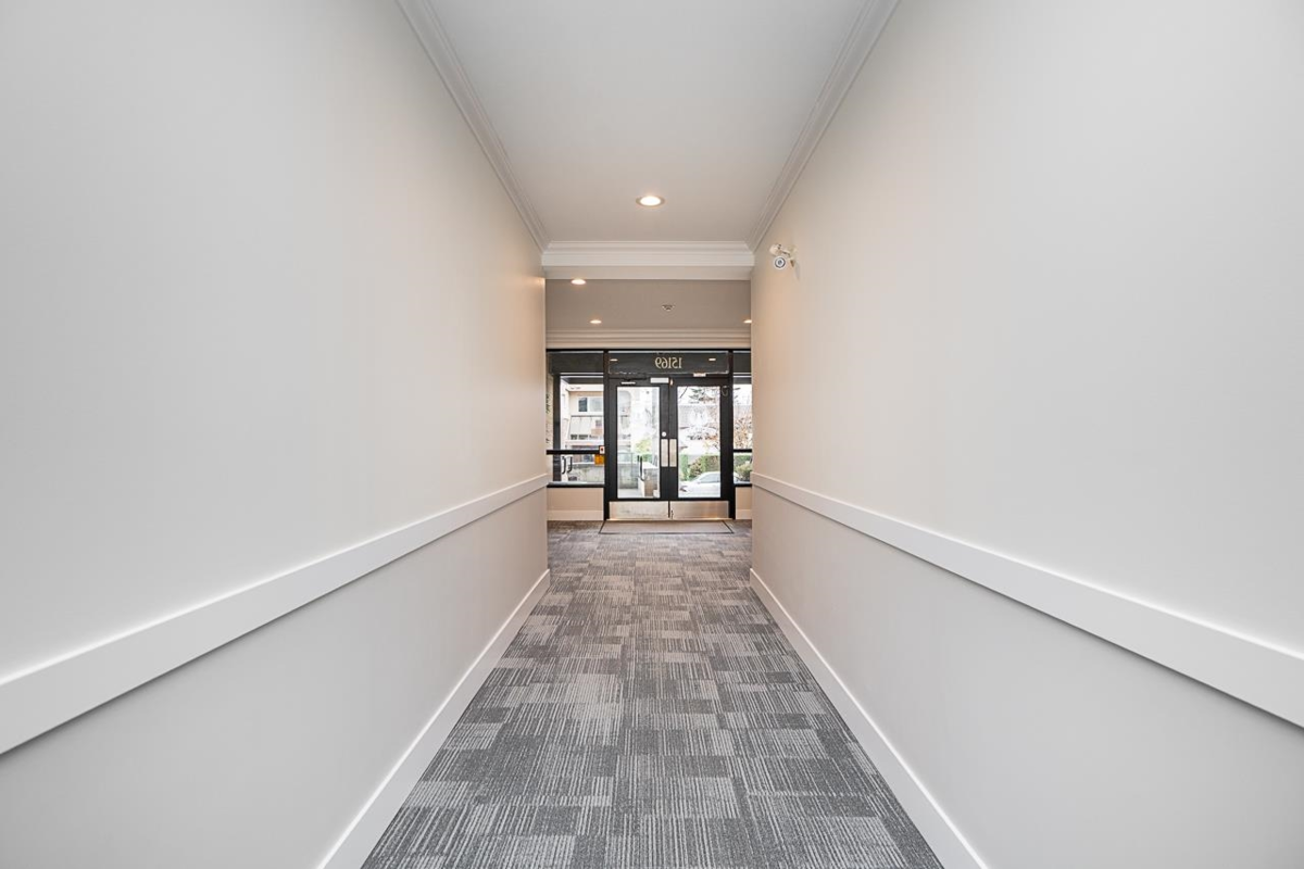 Kitchen Photo of 102 15169 Buena Vista Avenue, White Rock, BC