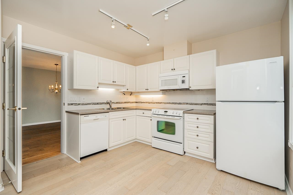 Laundry Room Photo of 102 15169 Buena Vista Avenue, White Rock, BC