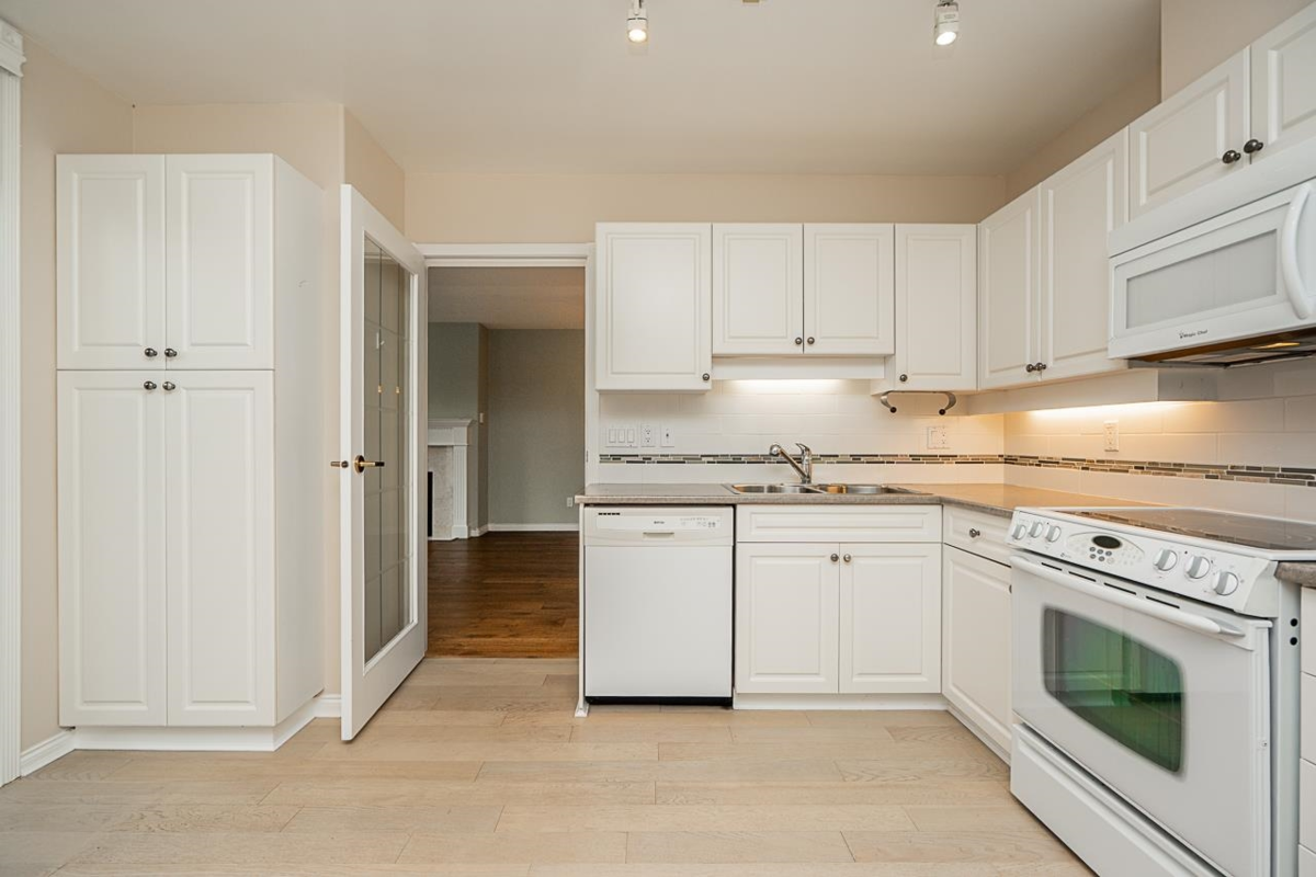 Mudroom Photo of 102 15169 Buena Vista Avenue, White Rock, BC