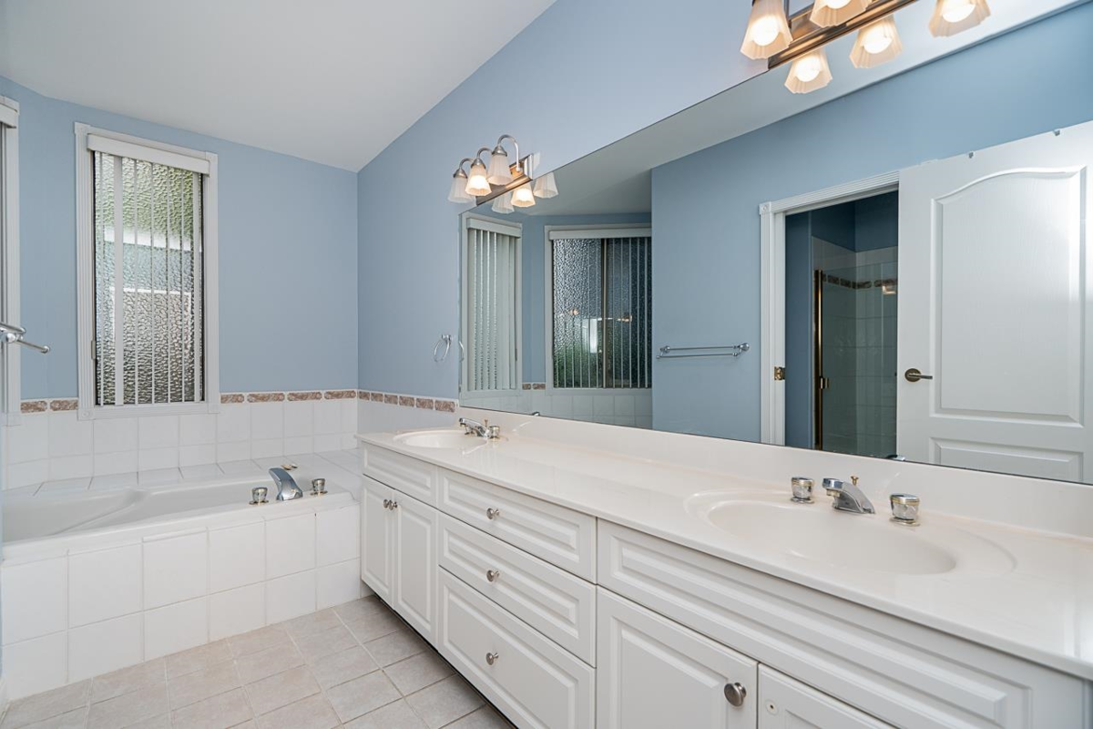 Outdoor Patio Photo of 102 15169 Buena Vista Avenue, White Rock, BC