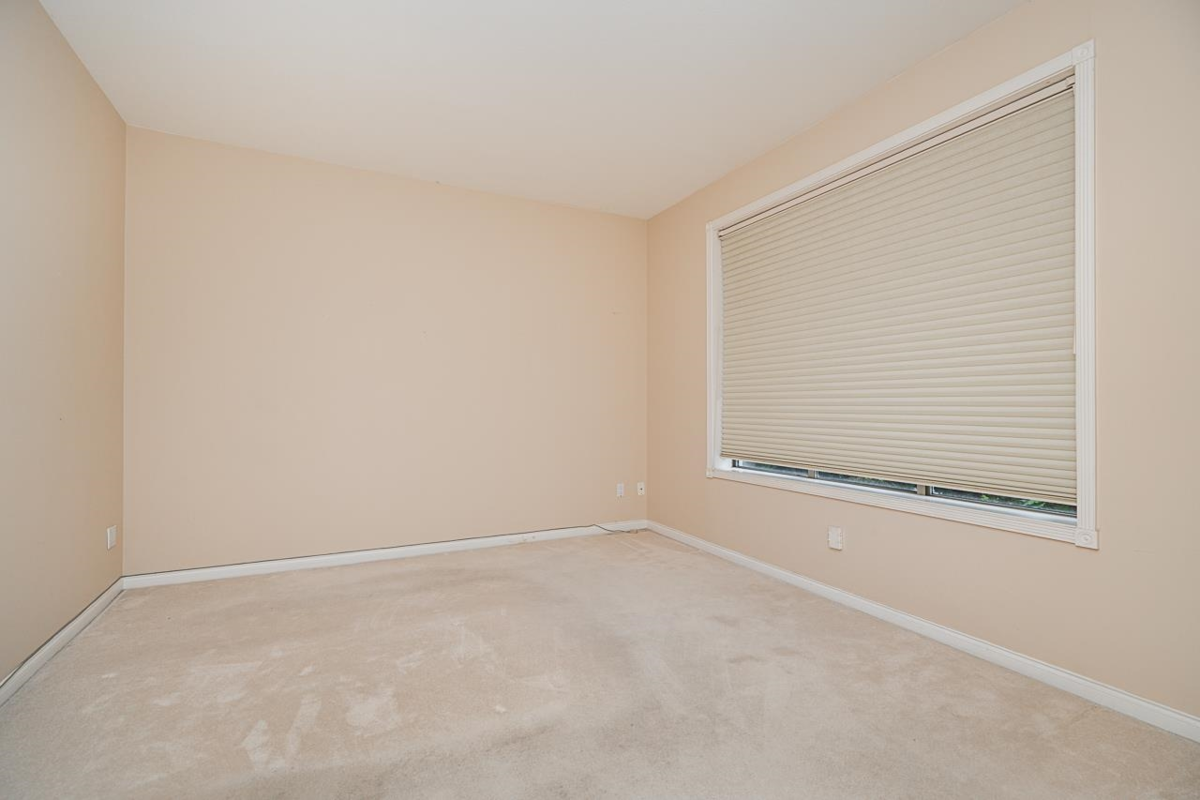 Staircase Photo of 102 15169 Buena Vista Avenue, White Rock, BC