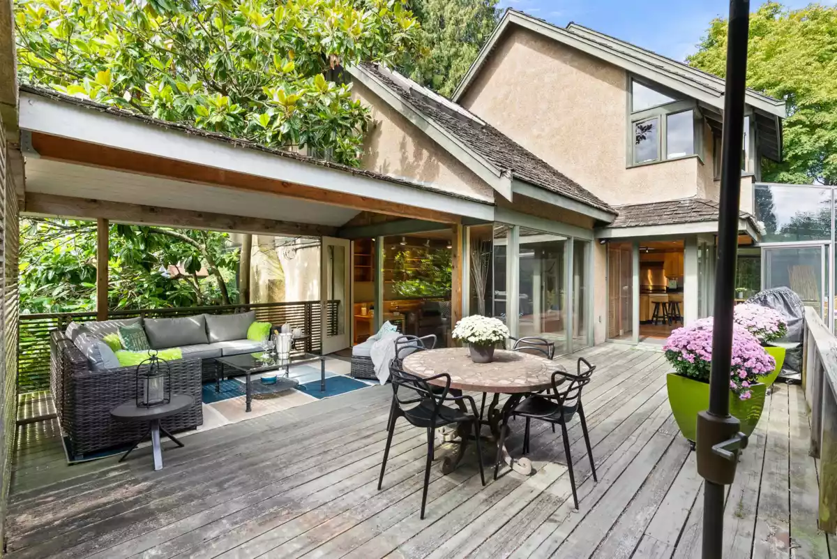 Entry Foyer Photo of 5588 Olympic Street, Vancouver, BC