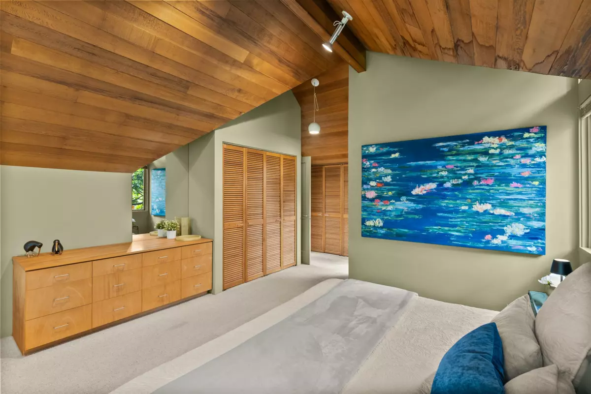 Hot Tub / Spa Photo of 5588 Olympic Street, Vancouver, BC