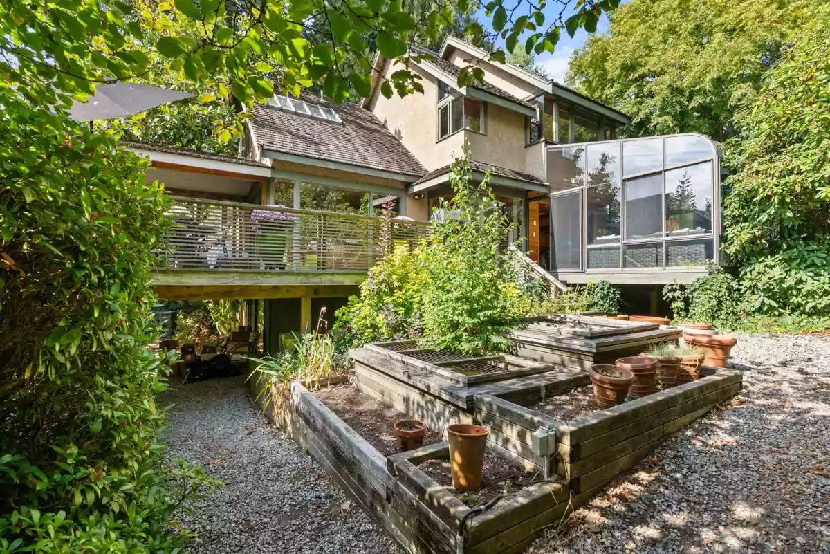 Outdoor Deck Photo of 5588 Olympic Street, Vancouver, BC