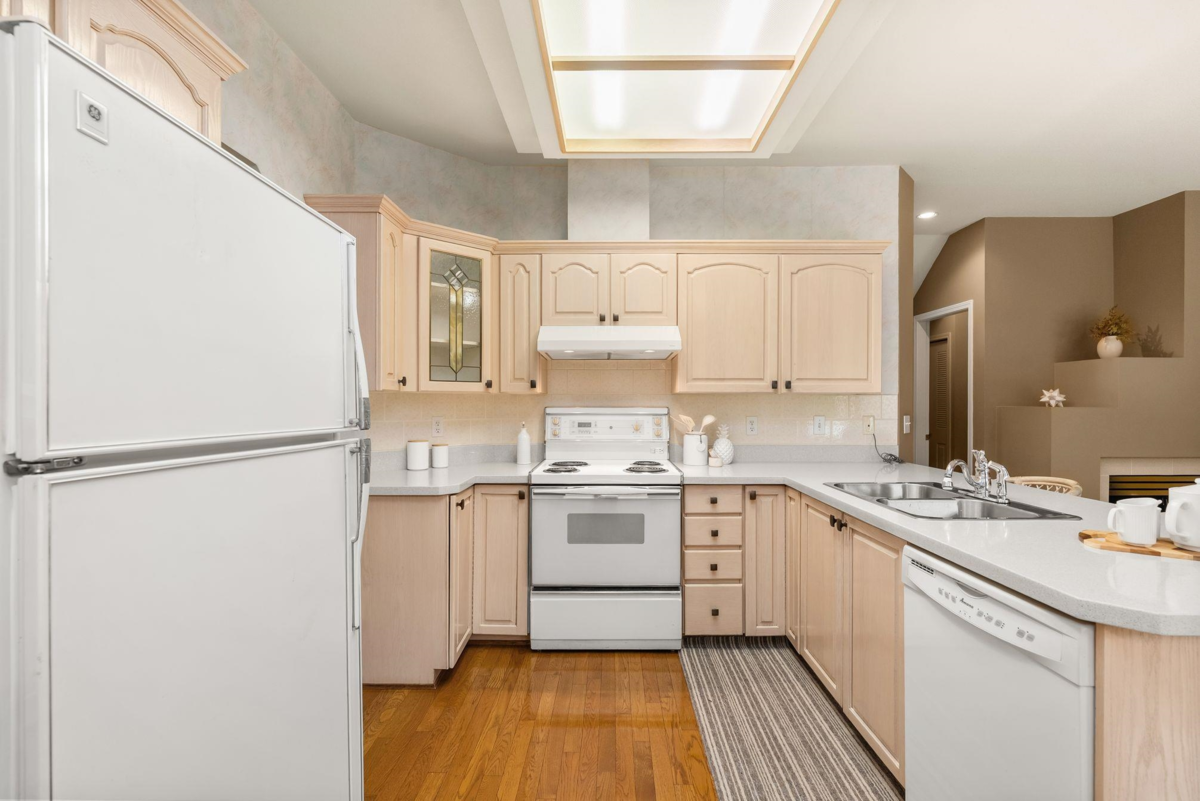 Swimming Pool Photo of 26 6380 121 Street, Surrey, BC