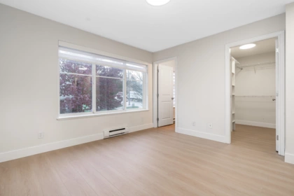 Primary Bathroom Photo of 202 2828 152 Street, Surrey, BC