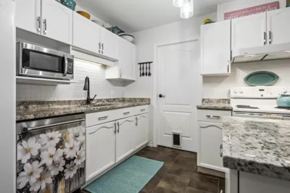 Kitchen Photo of 120 33175 Old Yale Road, Abbotsford, BC