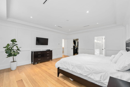 Hallway Photo of 1577 131 Street, Surrey, BC