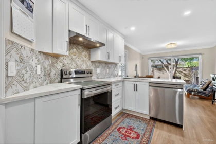 Kitchen Island Photo of 37 12165 75 Avenue, Surrey, BC