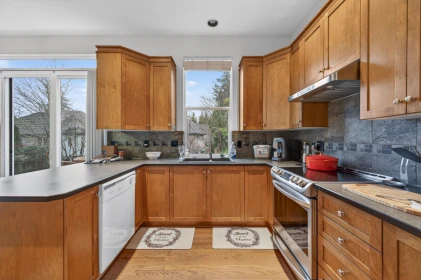 Kitchen Island Photo of 15381 36 Avenue, Surrey, BC