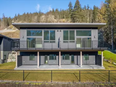 25 4000 Sunstone Way, Pemberton, BC, Pemberton — 3 bed half duplex for sale
