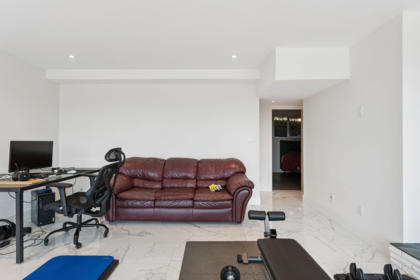 Entry Foyer Photo of 1725 Rosebery Avenue, West Vancouver, BC