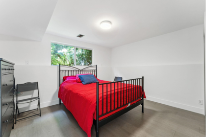 Hallway Photo of 1725 Rosebery Avenue, West Vancouver, BC