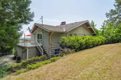 Swimming Pool Photo of 1725 Rosebery Avenue, West Vancouver, BC