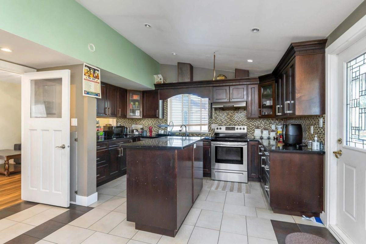 Dining Area Photo of 32615 Bevan Avenue, Abbotsford, BC