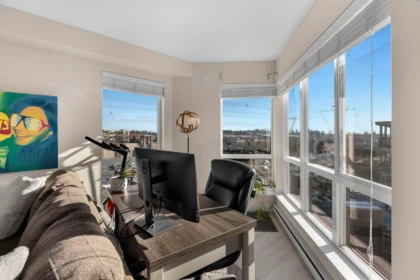 Kitchen Island Photo of 404 15785 Croydon Drive, Surrey, BC