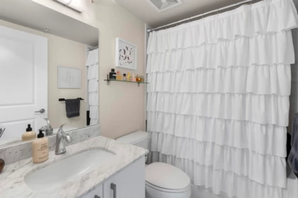 Laundry Room Photo of 404 15785 Croydon Drive, Surrey, BC