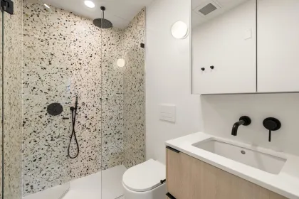 Guest Bathroom Photo of 520 2471 St George Street, Vancouver, BC