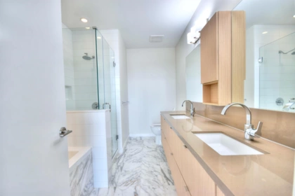 Primary Bathroom Photo of 2802 530 Whiting Way, Coquitlam, BC