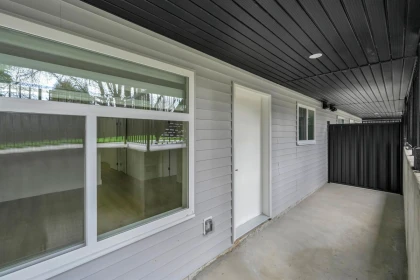 Entry Foyer Photo of 8 2168 Vinewood Street, Abbotsford, BC