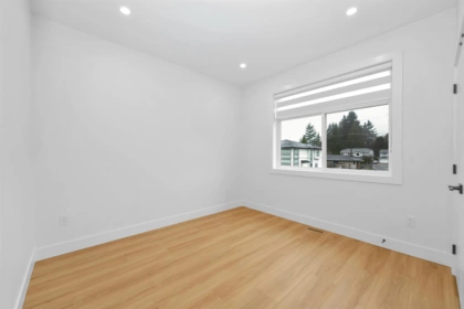 Hallway Photo of 8 2168 Vinewood Street, Abbotsford, BC