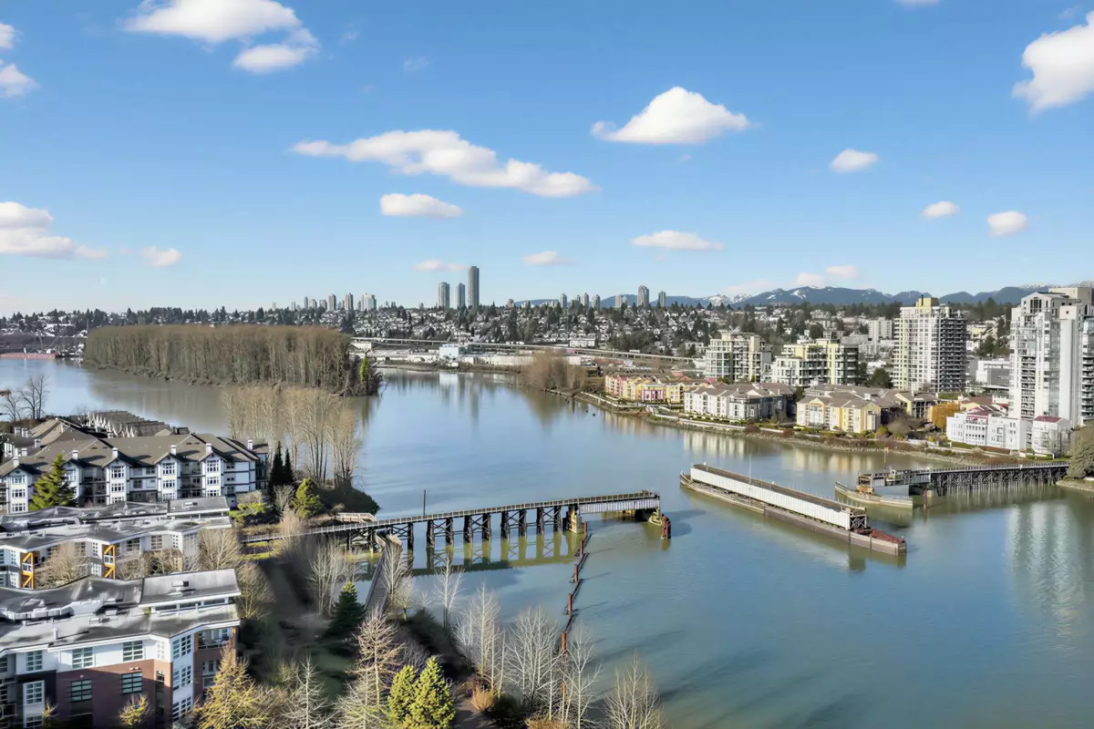 Walk-In Closet Photo of 1705 210 Salter Street, New Westminster, BC
