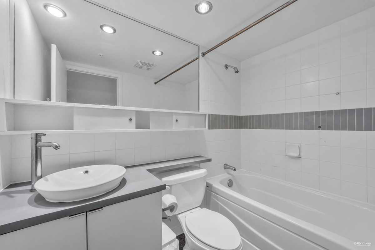 Powder Room Photo of 1202 928 Beatty Street, Vancouver, BC