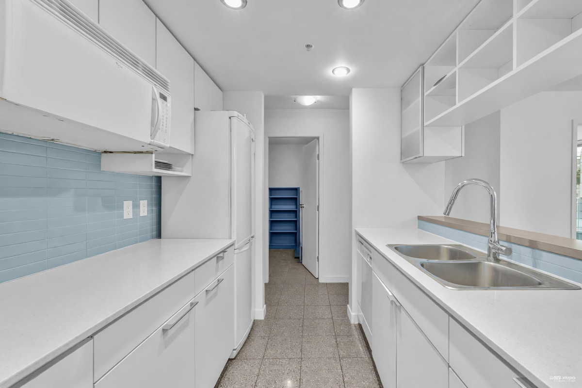 Walk-In Closet Photo of 1202 928 Beatty Street, Vancouver, BC