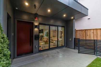 Garden / Landscaping Photo of 2 2539 Grant Street, Vancouver, BC
