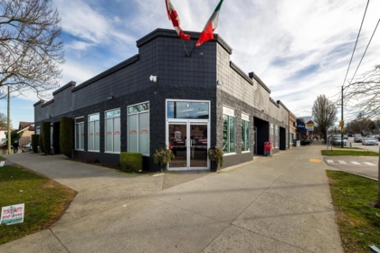 Hot Tub / Spa Photo of 2 2539 Grant Street, Vancouver, BC