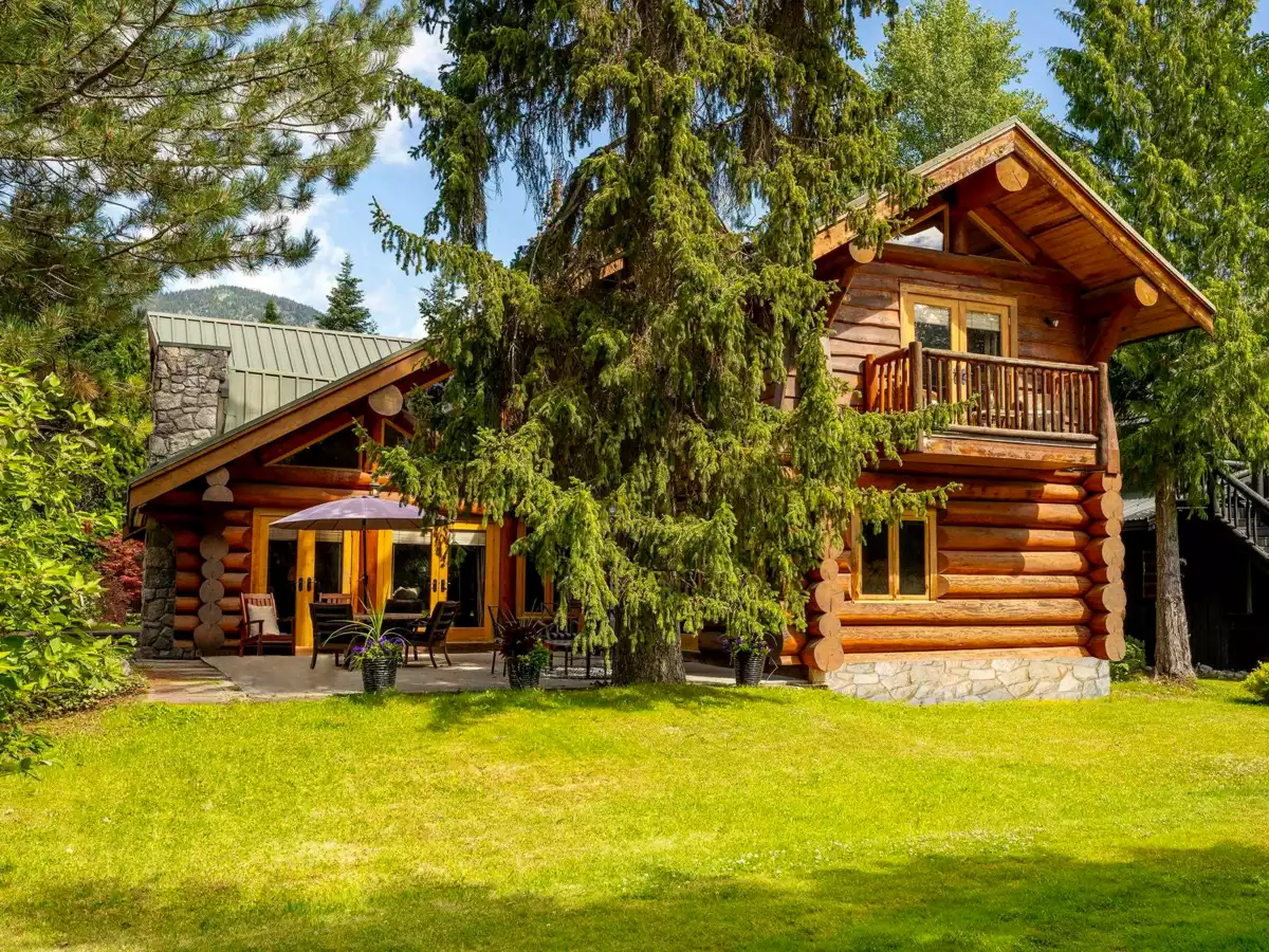 Swimming Pool Photo of 8164 Muirfield Crescent, Whistler, BC