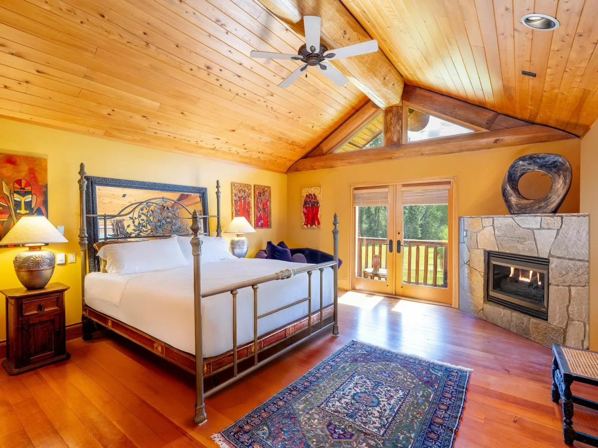 Walk-In Closet Photo of 8164 Muirfield Crescent, Whistler, BC