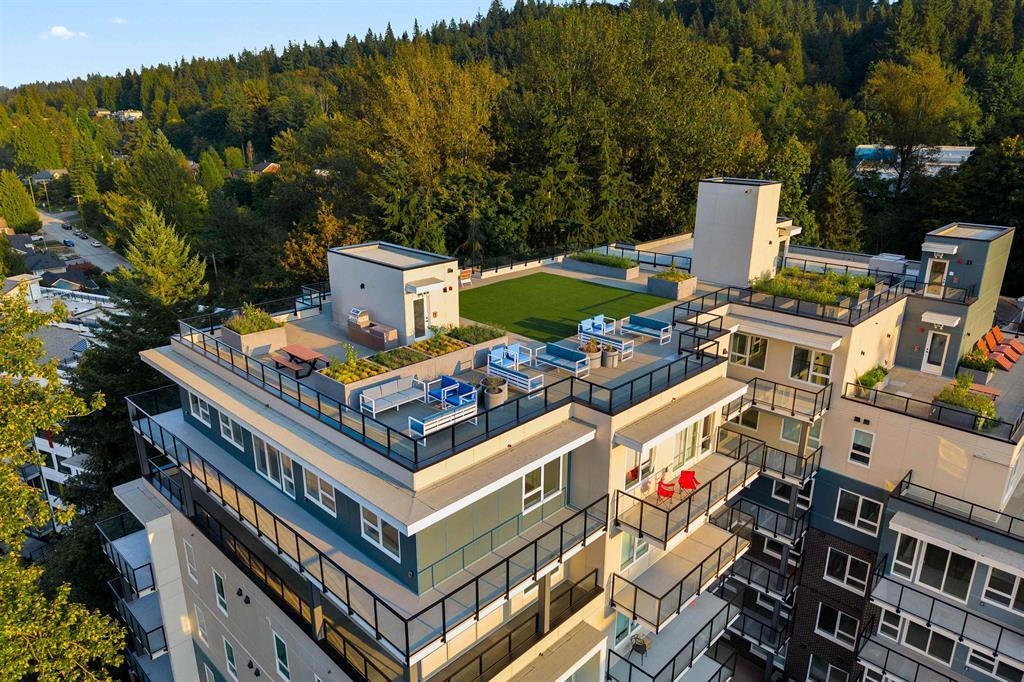 Hot Tub / Spa Photo of 219 2002 St. George Street, Port Moody, BC